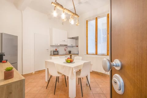 Kitchen or kitchenette, Dining area, minibar, pet friendly, stove