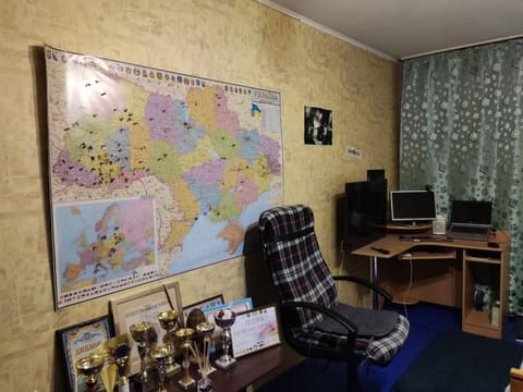 TV and multimedia, Seating area, Bedroom