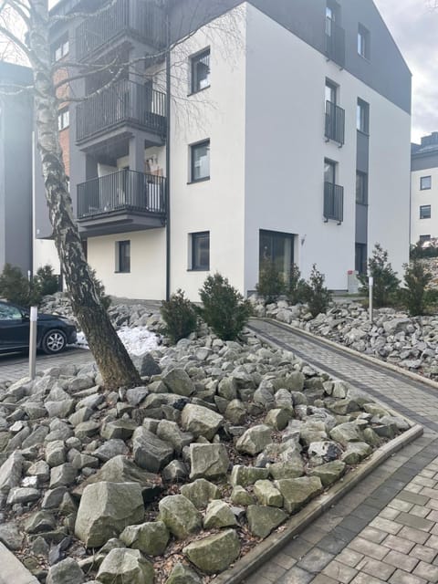Property building, Day, Garden, Garden view, Parking