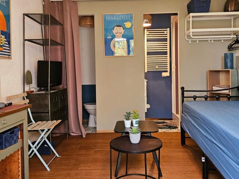 Studette indépendante et coquette avec terrasse sur jardin Apartment in Marseille