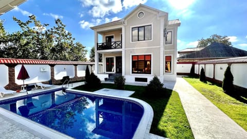 Property building, Patio, Day, Natural landscape, Garden, Hot Tub, View (from property/room), Balcony/Terrace, Garden view, Pool view, Swimming pool, sunbed
