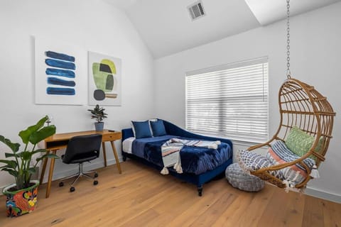 Zen Austin Home with a Cozy Tree House House in Lake Austin