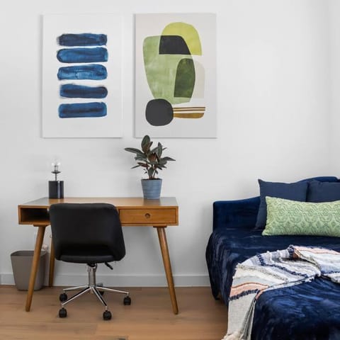 Zen Austin Home with a Cozy Tree House House in Lake Austin