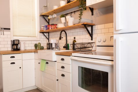 Coffee/tea facilities, Kitchen or kitchenette, minibar, pet friendly, stove, toaster