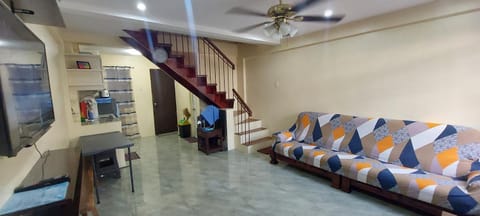 Communal lounge/ TV room, TV and multimedia, Kitchen or kitchenette, Living room