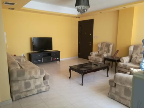 TV and multimedia, Living room, Seating area, Evening entertainment