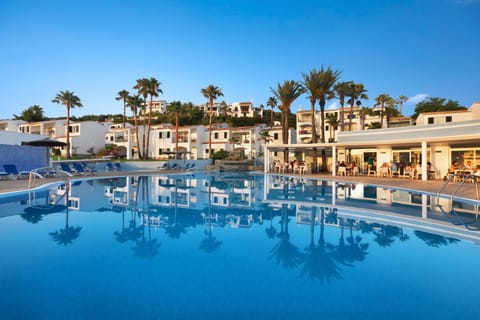 Property building, Day, Pool view, Swimming pool, sunbed