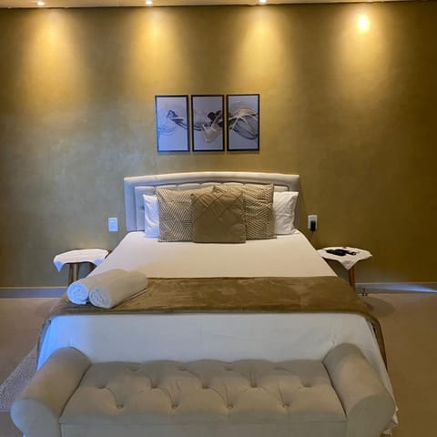 Bed, Bathroom