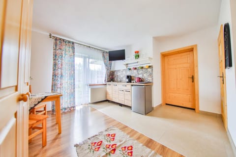 TV and multimedia, Coffee/tea facilities, Kitchen or kitchenette, stove