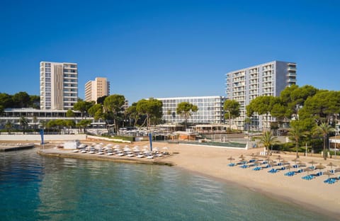 Garden, View (from property/room), Balcony/Terrace, Dining area, Beach, Sea view, Swimming pool
