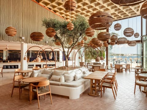 Restaurant/places to eat, View (from property/room), Dining area, Beach, Sea view
