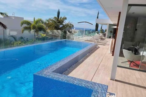 Pool view, Swimming pool, sunbed