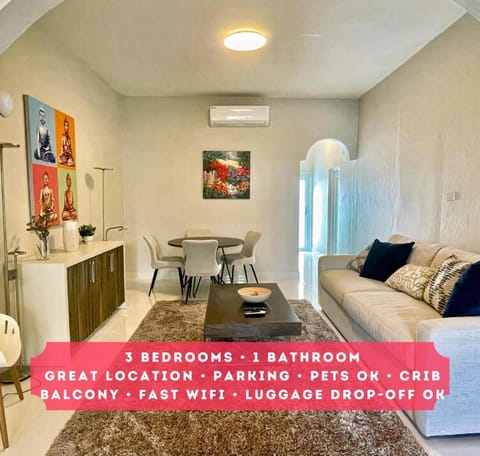 Living room, Text overlay