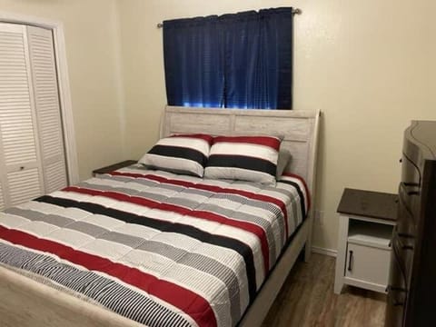 Comfortable downstairs 2 bed next to Fort Sill Apartment in Lawton
