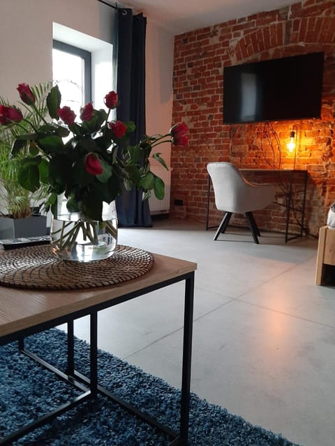 Communal lounge/ TV room, TV and multimedia, Living room, Seating area, Dining area