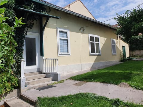 Property building, Facade/entrance, Garden