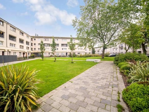 Property building, Day, Natural landscape, Garden, Garden view, Location