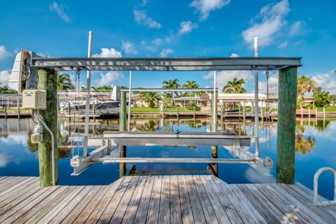 Villa Blue Pavilion - Heated Pool - Sleeps 16 - Roelens Vacations House in Cape Coral