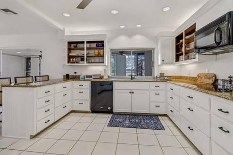 Kitchen or kitchenette, dishwasher, minibar, pet friendly, stove, kitchen