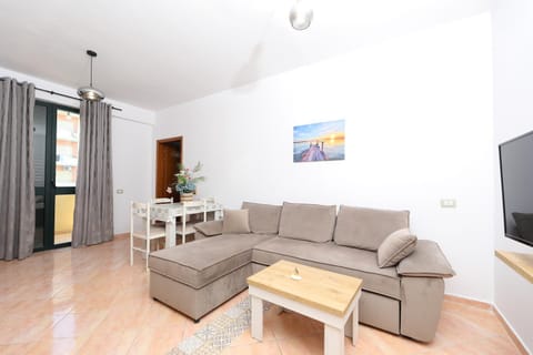 TV and multimedia, Living room, Seating area, Evening entertainment