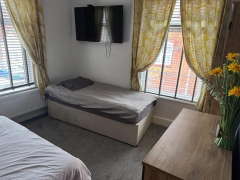 Superb 2 bed Apartment Great location Apartment in Newcastle-under-Lyme