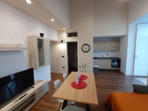 TV and multimedia, Kitchen or kitchenette, Living room, Seating area, Dining area, pet friendly, stove