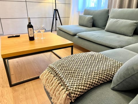 Communal lounge/ TV room, Living room, Seating area, Drinks