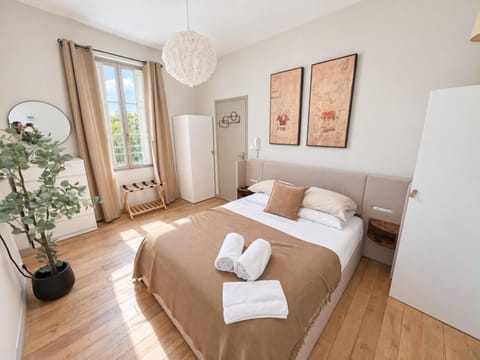 Bed, Bedroom, air conditioner
