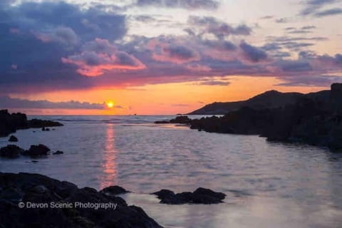 Meadow Cottage. Pretty modern cottage close to Woolacombe and Lee House in Ilfracombe
