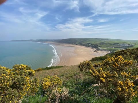 Meadow Cottage. Pretty modern cottage close to Woolacombe and Lee House in Ilfracombe