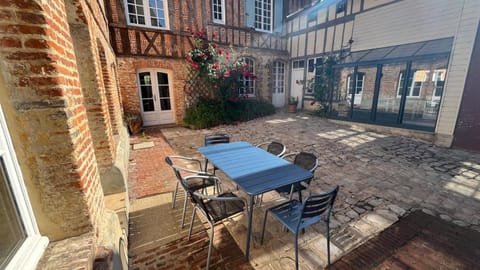 Patio, Inner courtyard view