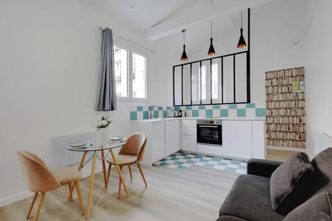 Kitchen or kitchenette, Living room, Seating area, Dining area