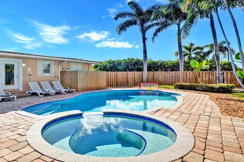 Property building, Patio, Pool view, Swimming pool, sunbed