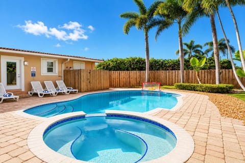 Property building, Patio, Pool view, Swimming pool, sunbed