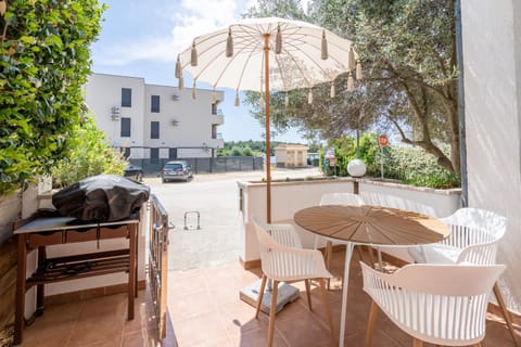 Day, BBQ facilities, Balcony/Terrace, Seating area, Dining area, Sea view