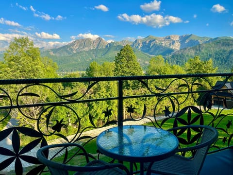 Balcony/Terrace, Mountain view