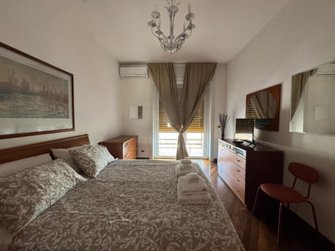 Communal lounge/ TV room, Bed, TV and multimedia, Photo of the whole room, Bedroom, locker, locker, towels, towels, wardrobe, wedding, wedding