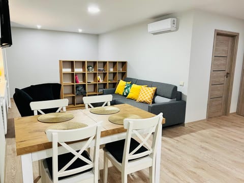 Living room, Seating area, Dining area, air conditioner
