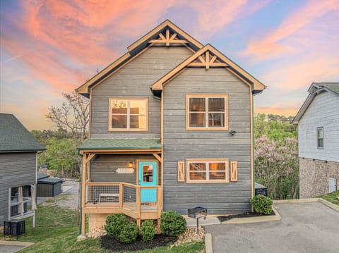 Patio, Facade/entrance, Natural landscape, Garden, View (from property/room), Sunset, Parking