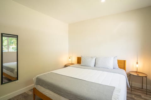 Oia House Brickell Beach 10 minutes Pool Location House in Brickell