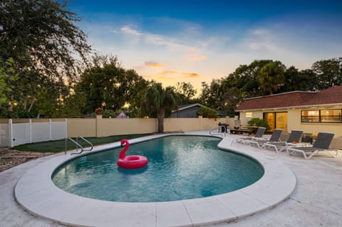 Carroll Cove Renovated Pool Home Sleeps 14 Carrollwood, Tampa House in Greater Carrollwood