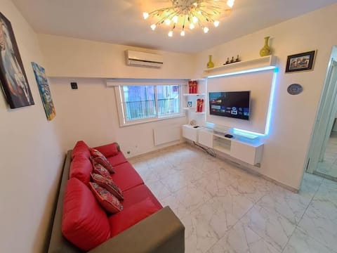 Communal lounge/ TV room, TV and multimedia, Living room
