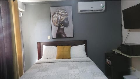Bed, TV and multimedia, Bedroom, air conditioner