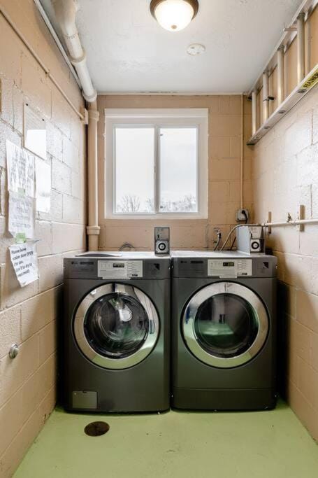 Georgetown Villas Nice Valley 3-4c & Creek Views! Apartment in Cleveland Heights