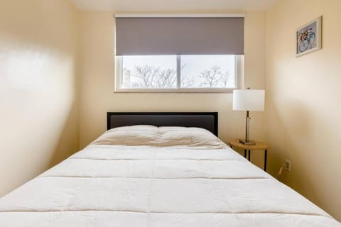 Georgetown Villas Nice Valley 3-4c & Creek Views! Apartment in Cleveland Heights