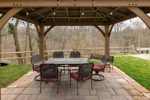 Georgetown Villas Nice Valley 3-4c & Creek Views! Apartment in Cleveland Heights