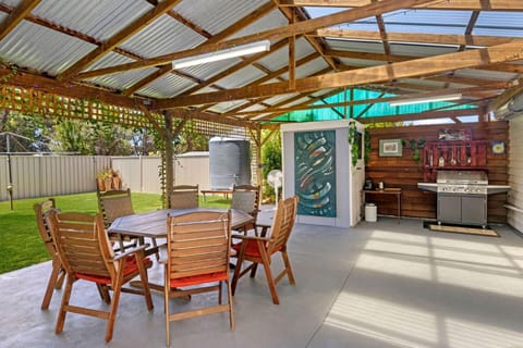 Patio, Day, BBQ facilities, Garden view