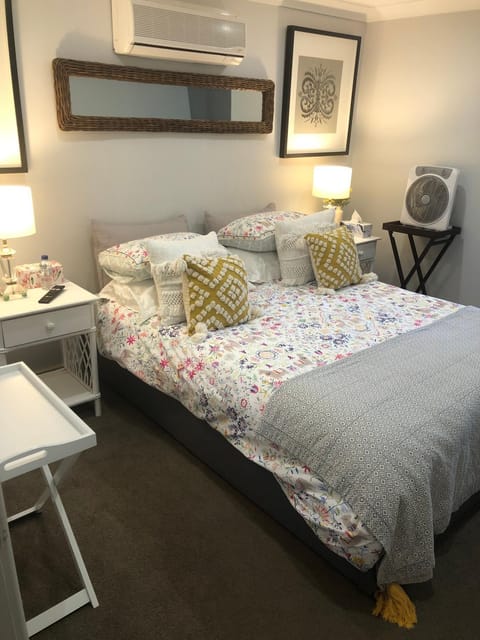 Bedroom, air conditioner