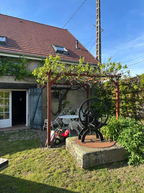 Chaleureuse maison rustique, vue vestige romain House in Autun