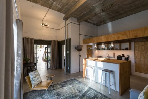 Kitchen or kitchenette, Living room, Seating area, Dining area